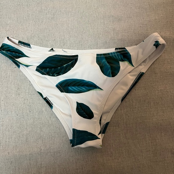 Cupshe bikini | Leaf pattern | - Picture 6 of 7